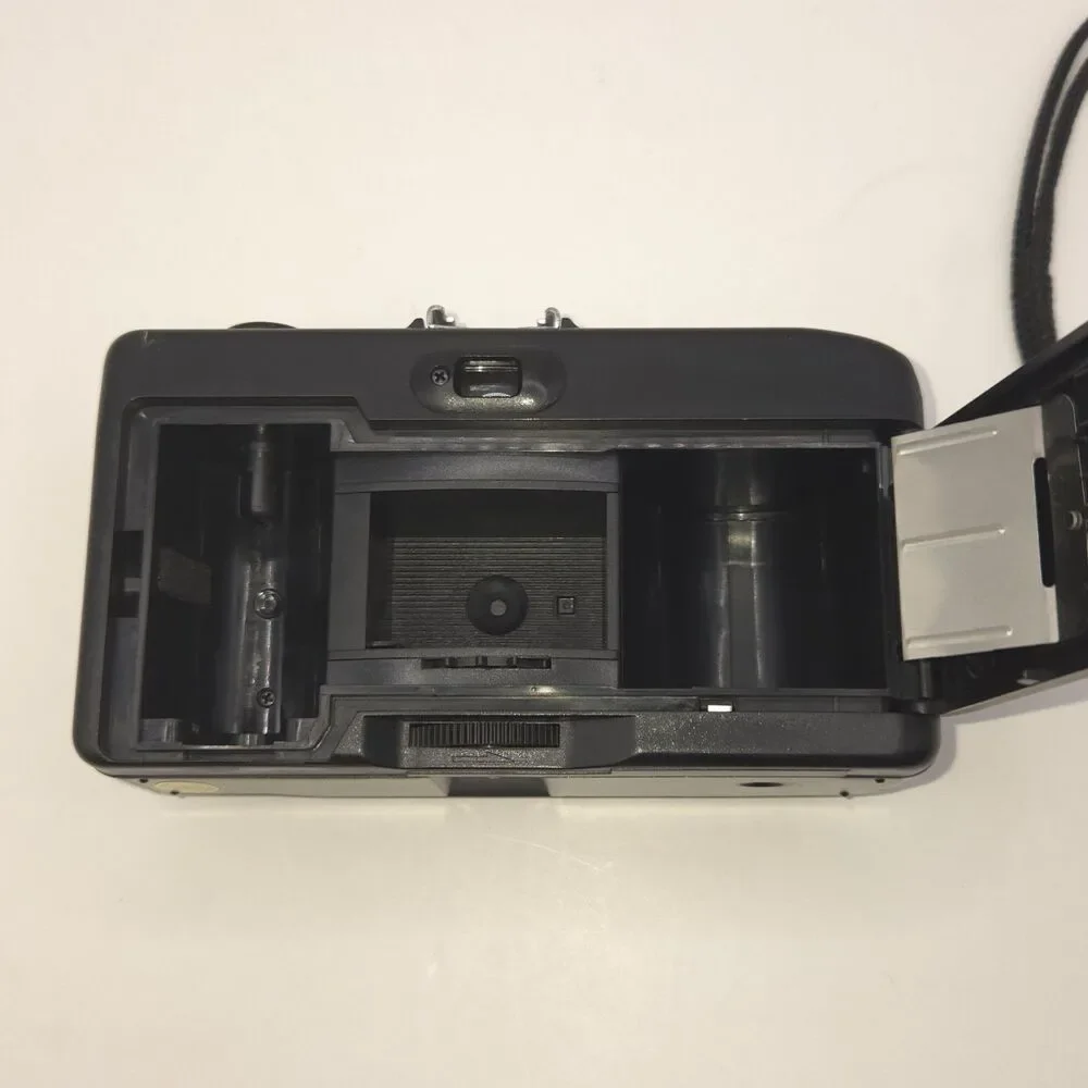 Vivitar EZ35 Point And Shoot 35mm Focus Free Manual Film Camera Working EUC